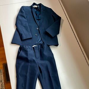 Boys Navy suit + bow tie. Size 5T. H&M